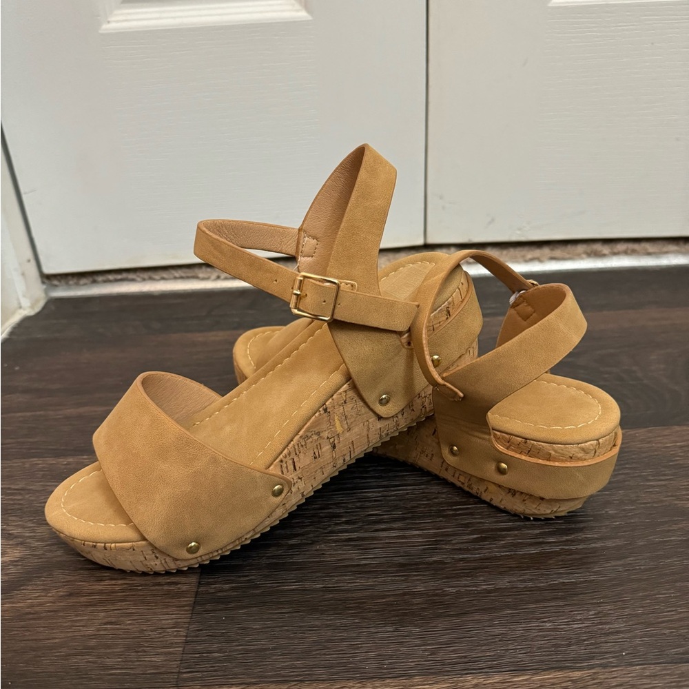 Tan summer platform sandals